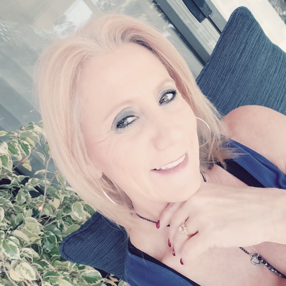 Meet your Posher, Debbie